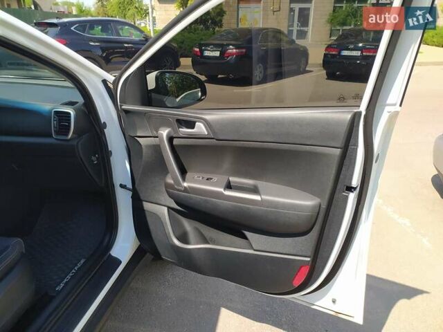 Белый Киа Sportage, объемом двигателя 1.59 л и пробегом 25 тыс. км за 21500 $, фото 26 на Automoto.ua