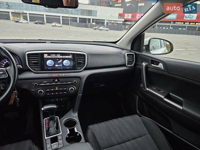 Киа Sportage 2021 в Киеве на Automoto.ua Белый Киа Sportage, объемом двигателя 1.59 л и пробегом 71 тыс. км за 19400 $, фото 12 на Automoto.ua