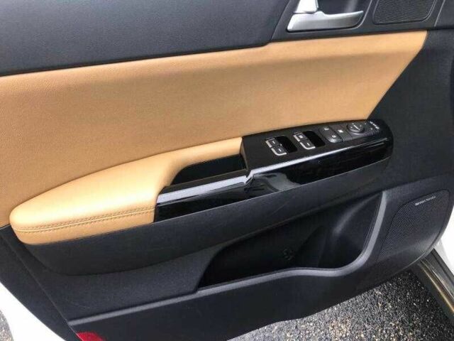 Білий Кіа Sportage, об'ємом двигуна 2.4 л та пробігом 37 тис. км за 6000 $, фото 7 на Automoto.ua