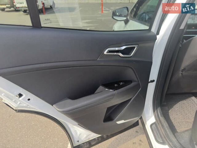 Білий Кіа Sportage, об'ємом двигуна 1.6 л та пробігом 47 тис. км за 30000 $, фото 8 на Automoto.ua