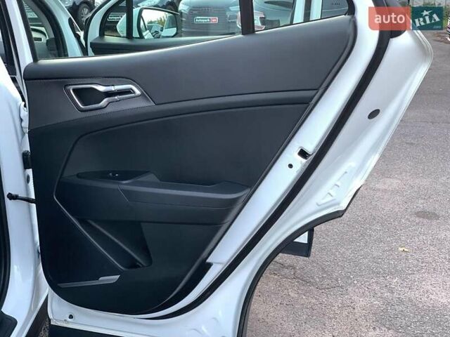 Белый Киа Sportage, объемом двигателя 2 л и пробегом 13 тыс. км за 28290 $, фото 38 на Automoto.ua