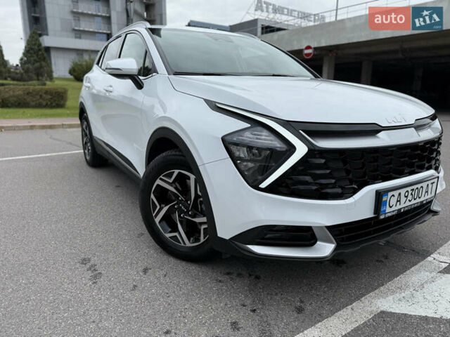 Киа Sportage 2023 в Киеве на Automoto.ua Белый Киа Sportage, объемом двигателя 2 л и пробегом 27 тыс. км за 27950 $, фото 6 на Automoto.ua