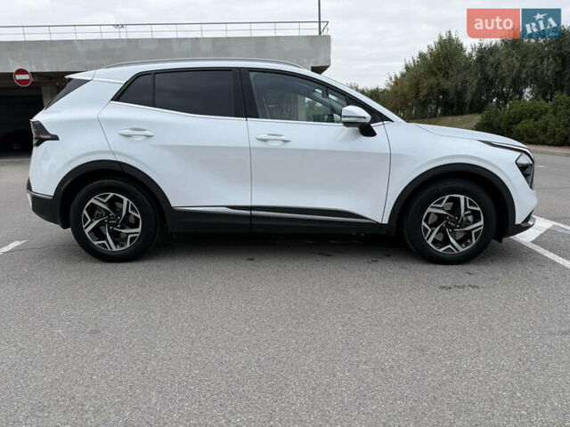 Киа Sportage 2023 в Киеве на Automoto.ua Белый Киа Sportage, объемом двигателя 2 л и пробегом 27 тыс. км за 27950 $, фото 8 на Automoto.ua