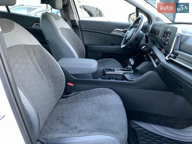 Белый Киа Sportage, объемом двигателя 2 л и пробегом 13 тыс. км за 28290 $, фото 24 на Automoto.ua