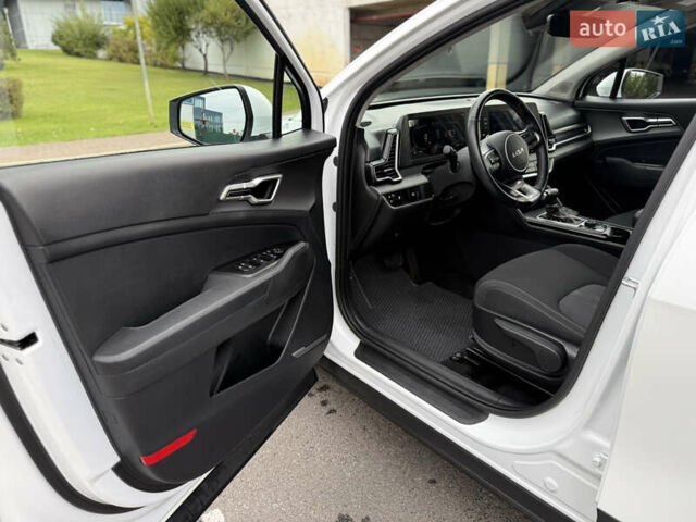 Киа Sportage 2023 в Киеве на Automoto.ua Белый Киа Sportage, объемом двигателя 2 л и пробегом 27 тыс. км за 27950 $, фото 14 на Automoto.ua