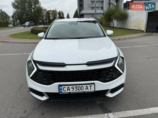 Киа Sportage 2023 в Киеве на Automoto.ua Белый Киа Sportage, объемом двигателя 2 л и пробегом 27 тыс. км за 27950 $, фото 2 на Automoto.ua