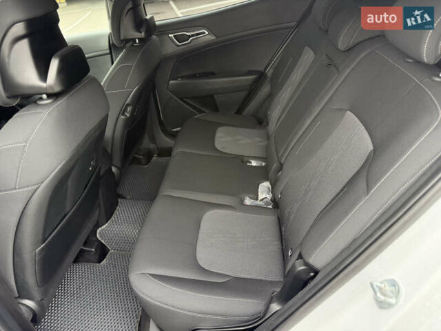 Білий Кіа Sportage, об'ємом двигуна 2 л та пробігом 27 тис. км за 27955 $, фото 26 на Automoto.ua