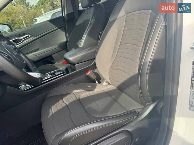 Киа Sportage 2023 в Киеве на Automoto.ua Белый Киа Sportage, объемом двигателя 1.6 л и пробегом 11 тыс. км за 26999 $, фото 13 на Automoto.ua