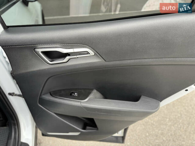 Киа Sportage 2023 в Киеве на Automoto.ua Белый Киа Sportage, объемом двигателя 2 л и пробегом 27 тыс. км за 27950 $, фото 32 на Automoto.ua