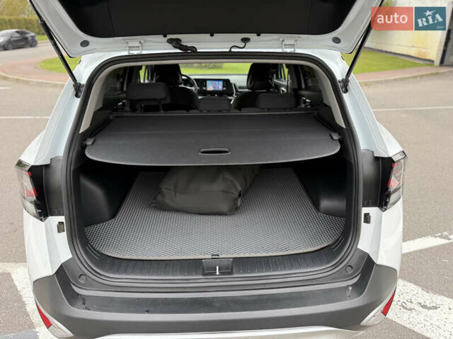 Киа Sportage 2023 в Киеве на Automoto.ua Белый Киа Sportage, объемом двигателя 2 л и пробегом 27 тыс. км за 27950 $, фото 28 на Automoto.ua