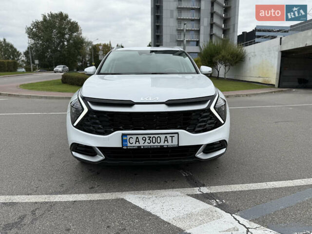 Киа Sportage 2023 в Киеве на Automoto.ua Белый Киа Sportage, объемом двигателя 2 л и пробегом 27 тыс. км за 27950 $, фото 1 на Automoto.ua