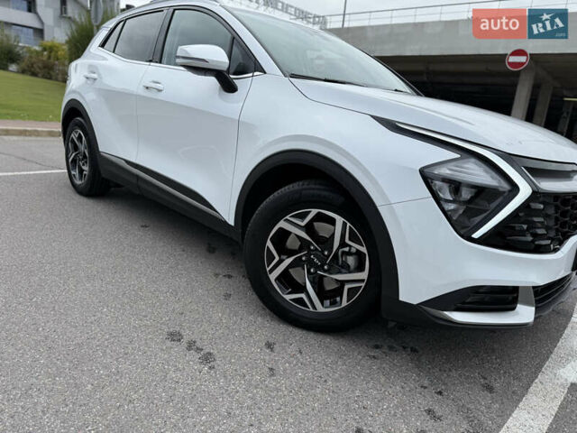 Киа Sportage 2023 в Киеве на Automoto.ua Белый Киа Sportage, объемом двигателя 2 л и пробегом 27 тыс. км за 27950 $, фото 7 на Automoto.ua