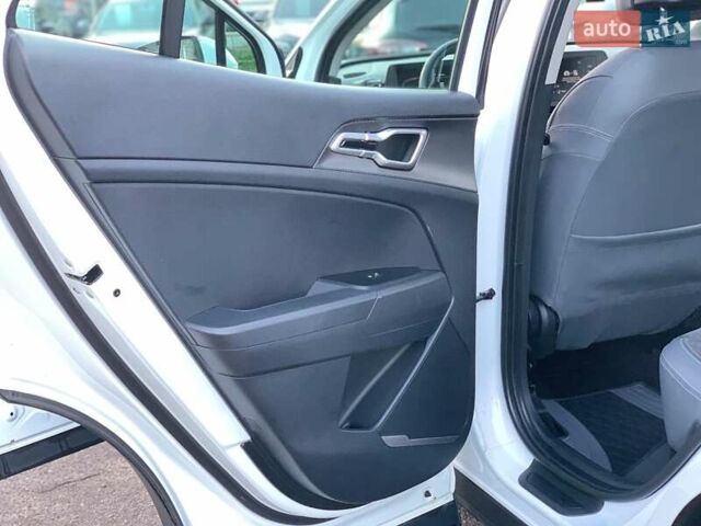 Белый Киа Sportage, объемом двигателя 2 л и пробегом 13 тыс. км за 28290 $, фото 17 на Automoto.ua