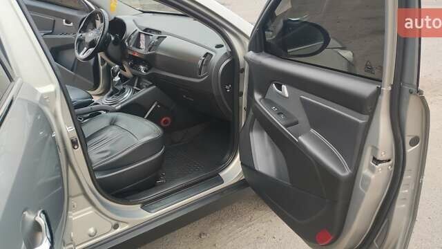 Бежевый Киа Sportage, объемом двигателя 2 л и пробегом 262 тыс. км за 12100 $, фото 24 на Automoto.ua