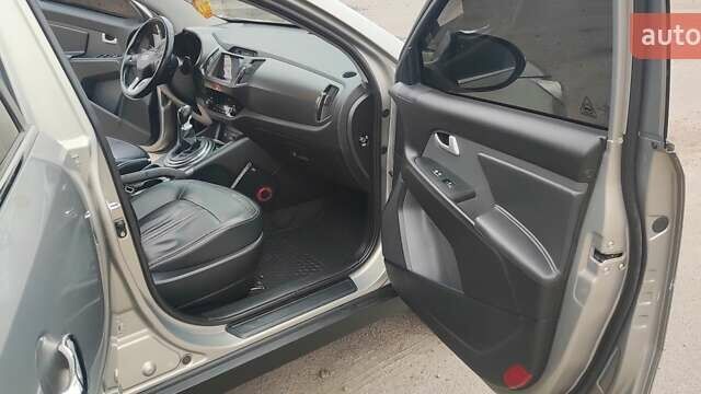 Бежевый Киа Sportage, объемом двигателя 2 л и пробегом 262 тыс. км за 12100 $, фото 22 на Automoto.ua