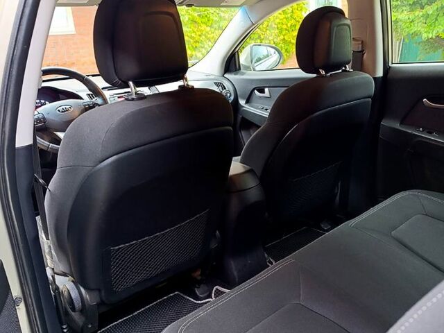 Бежевый Киа Sportage, объемом двигателя 2 л и пробегом 226 тыс. км за 12099 $, фото 1 на Automoto.ua