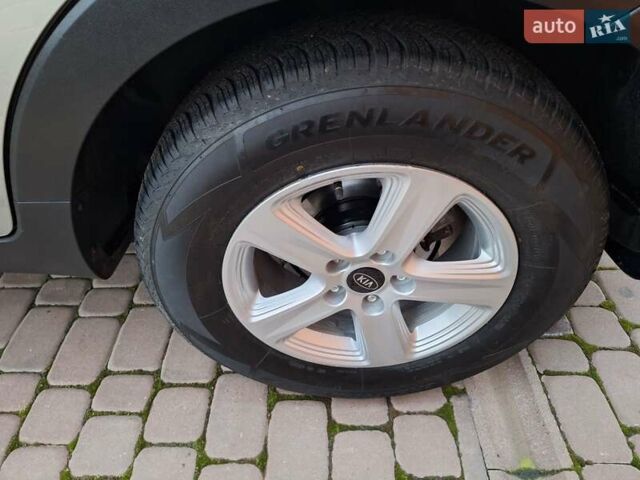 Бежевый Киа Sportage, объемом двигателя 1.69 л и пробегом 115 тыс. км за 15600 $, фото 70 на Automoto.ua