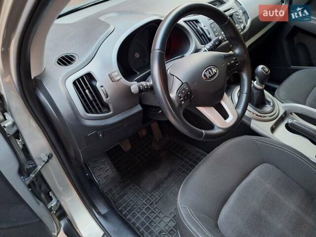 Бежевый Киа Sportage, объемом двигателя 1.69 л и пробегом 115 тыс. км за 15600 $, фото 31 на Automoto.ua