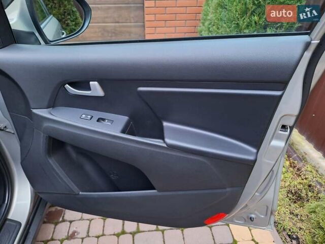 Бежевый Киа Sportage, объемом двигателя 1.69 л и пробегом 115 тыс. км за 15600 $, фото 49 на Automoto.ua