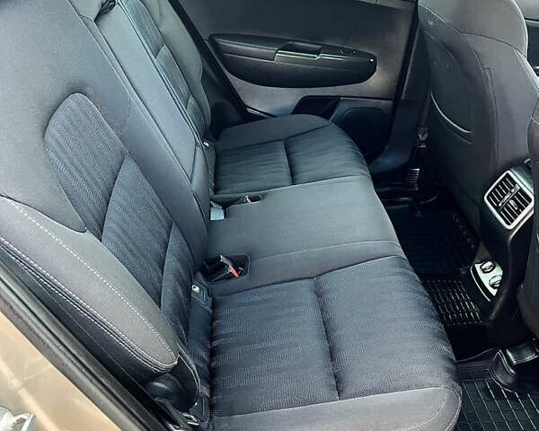 Киа Sportage 2016 в Тернополе на Automoto.ua Бежевый Киа Sportage, объемом двигателя 2 л и пробегом 196 тыс. км за 14300 $, фото 51 на Automoto.ua