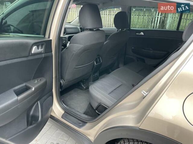 Бежевый Киа Sportage, объемом двигателя 2 л и пробегом 180 тыс. км за 15300 $, фото 10 на Automoto.ua