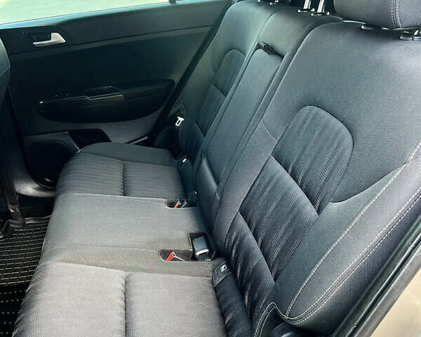 Киа Sportage 2016 в Тернополе на Automoto.ua Бежевый Киа Sportage, объемом двигателя 2 л и пробегом 196 тыс. км за 14300 $, фото 46 на Automoto.ua