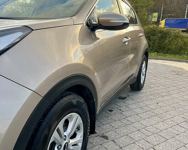 Киа Sportage 2016 в Тернополе на Automoto.ua Бежевый Киа Sportage, объемом двигателя 2 л и пробегом 196 тыс. км за 14300 $, фото 25 на Automoto.ua