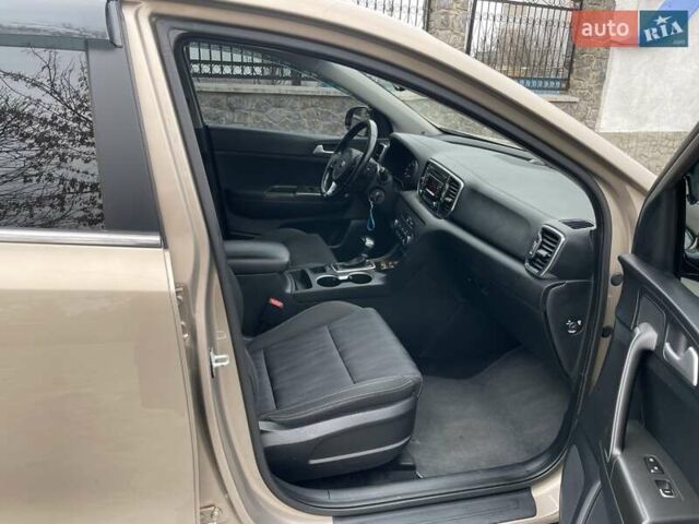 Бежевый Киа Sportage, объемом двигателя 2 л и пробегом 180 тыс. км за 15300 $, фото 12 на Automoto.ua