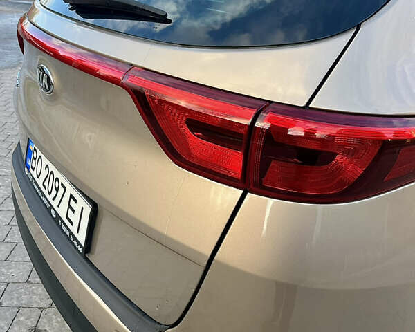 Бежевый Киа Sportage, объемом двигателя 2 л и пробегом 196 тыс. км за 14100 $, фото 12 на Automoto.ua