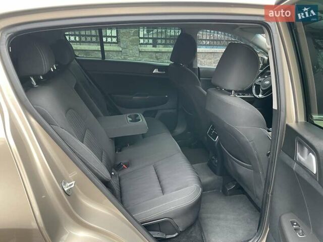 Бежевый Киа Sportage, объемом двигателя 2 л и пробегом 180 тыс. км за 15300 $, фото 11 на Automoto.ua