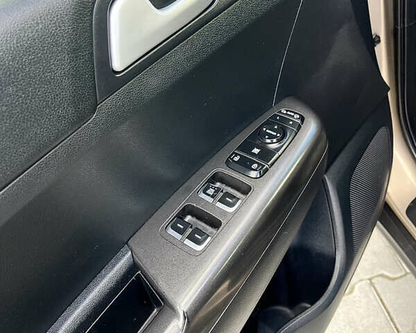 Киа Sportage 2016 в Тернополе на Automoto.ua Бежевый Киа Sportage, объемом двигателя 2 л и пробегом 196 тыс. км за 14300 $, фото 42 на Automoto.ua