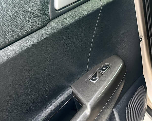 Бежевый Киа Sportage, объемом двигателя 2 л и пробегом 196 тыс. км за 14100 $, фото 91 на Automoto.ua