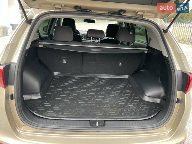 Бежевый Киа Sportage, объемом двигателя 2 л и пробегом 180 тыс. км за 15300 $, фото 8 на Automoto.ua