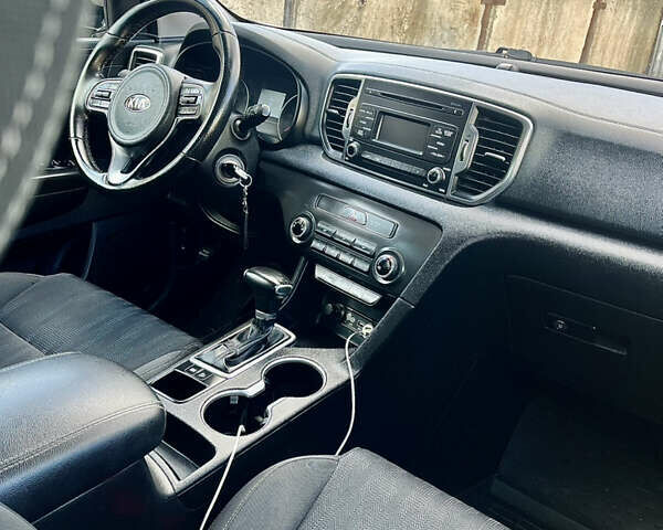 Бежевый Киа Sportage, объемом двигателя 2 л и пробегом 196 тыс. км за 14100 $, фото 87 на Automoto.ua