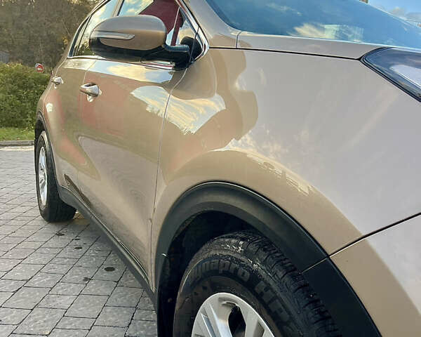 Бежевый Киа Sportage, объемом двигателя 2 л и пробегом 196 тыс. км за 14100 $, фото 4 на Automoto.ua