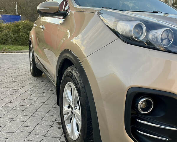 Бежевый Киа Sportage, объемом двигателя 2 л и пробегом 196 тыс. км за 14100 $, фото 3 на Automoto.ua