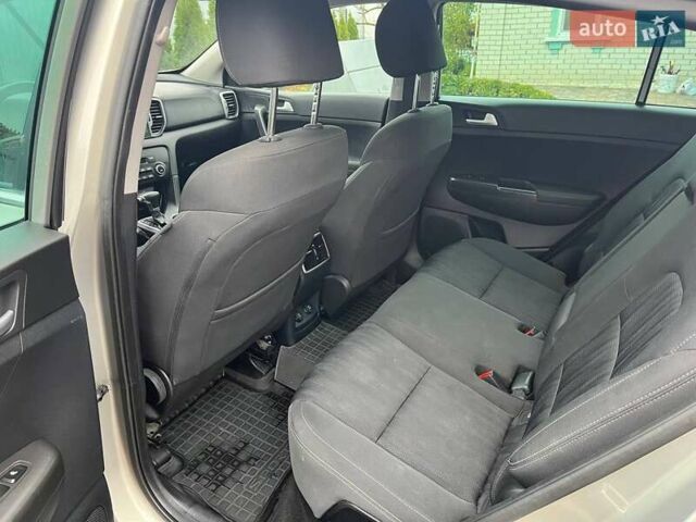 Бежевый Киа Sportage, объемом двигателя 1.69 л и пробегом 97 тыс. км за 18600 $, фото 10 на Automoto.ua