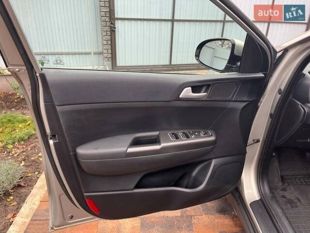 Бежевый Киа Sportage, объемом двигателя 1.69 л и пробегом 97 тыс. км за 18600 $, фото 8 на Automoto.ua