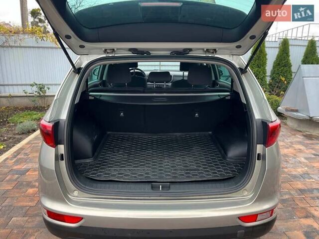 Бежевый Киа Sportage, объемом двигателя 1.69 л и пробегом 97 тыс. км за 18600 $, фото 18 на Automoto.ua