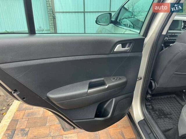 Бежевый Киа Sportage, объемом двигателя 1.69 л и пробегом 97 тыс. км за 18600 $, фото 11 на Automoto.ua