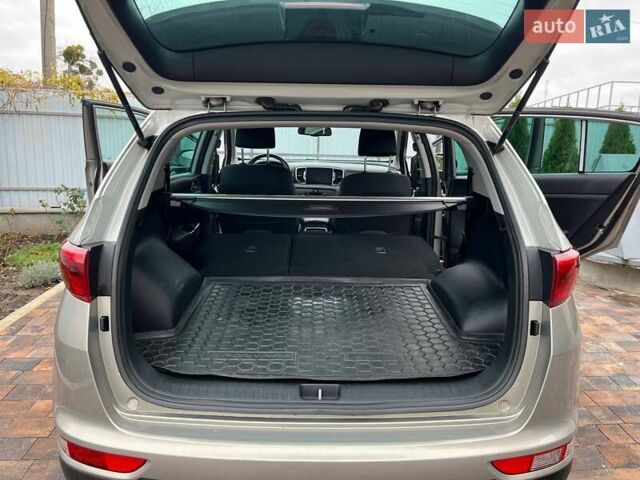 Бежевый Киа Sportage, объемом двигателя 1.69 л и пробегом 97 тыс. км за 18600 $, фото 19 на Automoto.ua