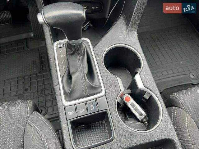 Бежевый Киа Sportage, объемом двигателя 1.69 л и пробегом 97 тыс. км за 18600 $, фото 17 на Automoto.ua