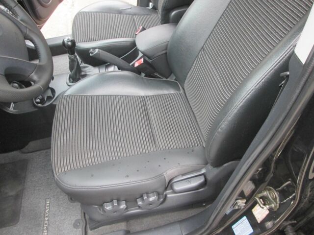 Черный Киа Sportage, объемом двигателя 2 л и пробегом 213 тыс. км за 7700 $, фото 17 на Automoto.ua