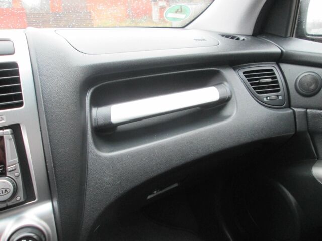 Черный Киа Sportage, объемом двигателя 2 л и пробегом 213 тыс. км за 7700 $, фото 22 на Automoto.ua