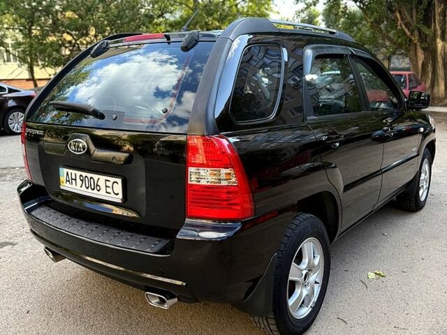 Черный Киа Sportage, объемом двигателя 2 л и пробегом 205 тыс. км за 7500 $, фото 2 на Automoto.ua