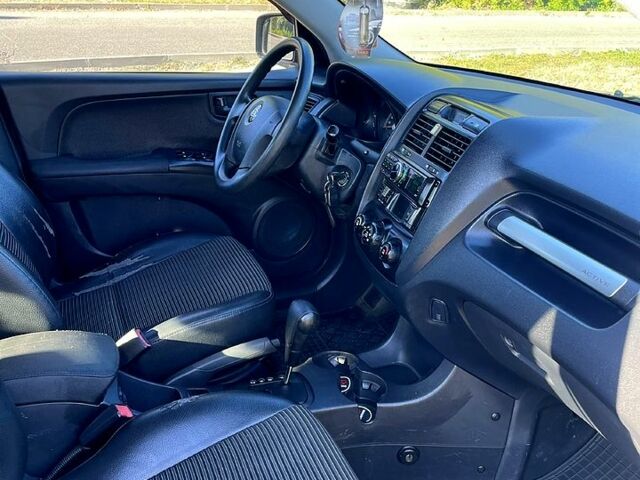 Черный Киа Sportage, объемом двигателя 2 л и пробегом 205 тыс. км за 7500 $, фото 7 на Automoto.ua