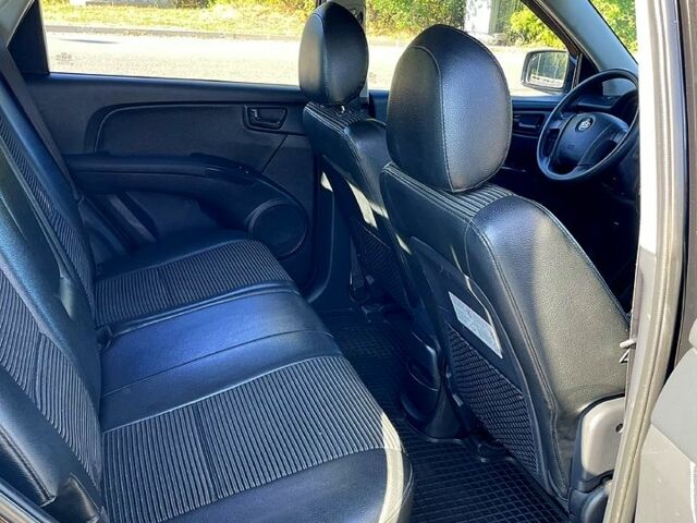 Черный Киа Sportage, объемом двигателя 2 л и пробегом 205 тыс. км за 7500 $, фото 8 на Automoto.ua