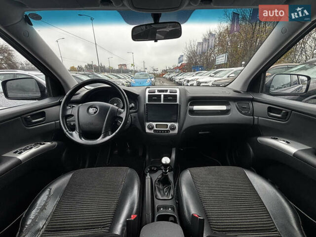Чорний Кіа Sportage, об'ємом двигуна 2 л та пробігом 250 тис. км за 8300 $, фото 16 на Automoto.ua