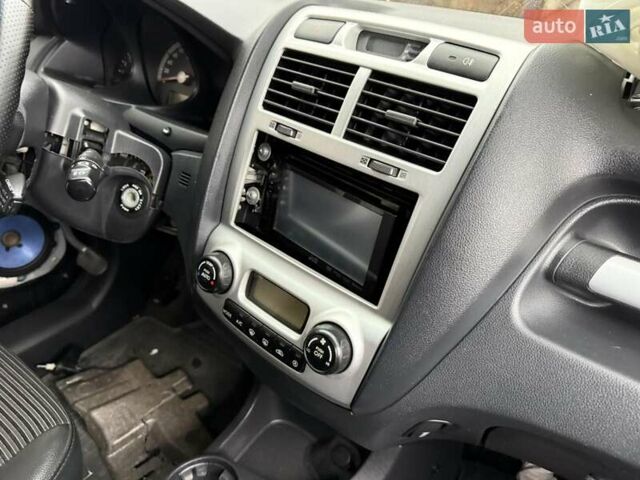 Черный Киа Sportage, объемом двигателя 1.99 л и пробегом 219 тыс. км за 3300 $, фото 12 на Automoto.ua