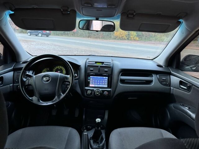 Чорний Кіа Sportage, об'ємом двигуна 2 л та пробігом 180 тис. км за 6700 $, фото 14 на Automoto.ua